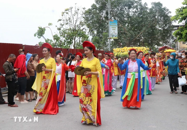  Đoàn rước tại lễ hội Đền Đô. (Ảnh: Thanh Thương/TTXVN)