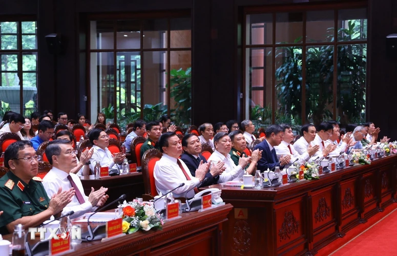 Các đại biểu dự buổi lễ giới thiệu cuốn sách của Tổng Bí thư Nguyễn Phú Trọng về quân sự, quốc phòng. (Ảnh: Văn Điệp/TTXVN)