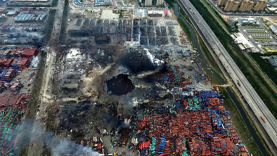 Những hình ảnh nhìn từ trên cao mới nhất về hiện trường vụ nổ hóa chất ở Thiên Tân vừa được Đài Truyền hình Trung ương Trung Quốc công bố đã cho thấy hố đen rất lớn ở trung tâm nơi xảy ra vụ nổ. (Nguồn: CCTV)