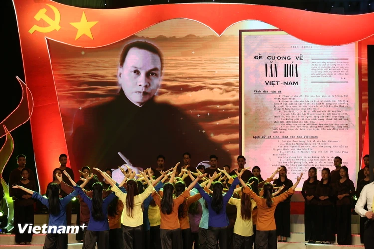 Tối ngày 28/2, tại Nhà hát lớn Hà Nội đã diễn ra chương trình nghệ thuật đặc biệt mang tên ''Đề cương văn hóa Việt Nam-Những dấu ấn lịch sử,'' nhân dịp kỷ niệm 80 năm ra đời Đề cương về văn hóa Việt Nam (1943-2023). (Ảnh: Minh Anh/Vietnam+)