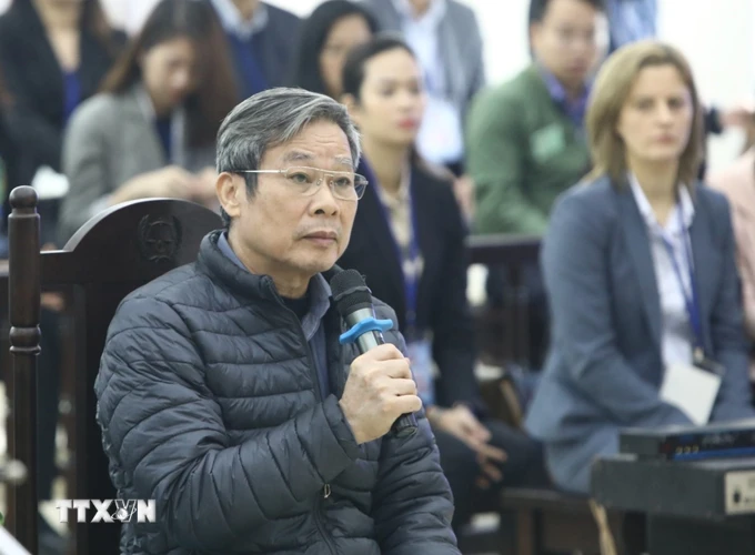 Bị cáo Nguyễn Bắc Son (sinh năm 1953, cựu Bộ trưởng Bộ Thông tin và Truyền thông) trả lời câu hỏi của Hội đồng xét xử. (Ảnh: Văn Điệp/TTXVN)