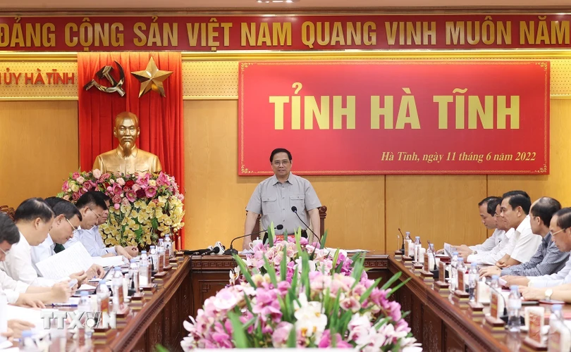 Chiều 11/6, tại thành phố Hà Tĩnh, Thủ tướng Phạm Minh Chính làm việc với lãnh đạo chủ chốt tỉnh Hà Tĩnh về tình hình phát triển kinh tế-xã hội, quốc phòng-an ninh và công tác xây dựng Đảng, hệ thống chính trị của Đảng bộ tỉnh. (Ảnh: Dương Giang/TTXVN)