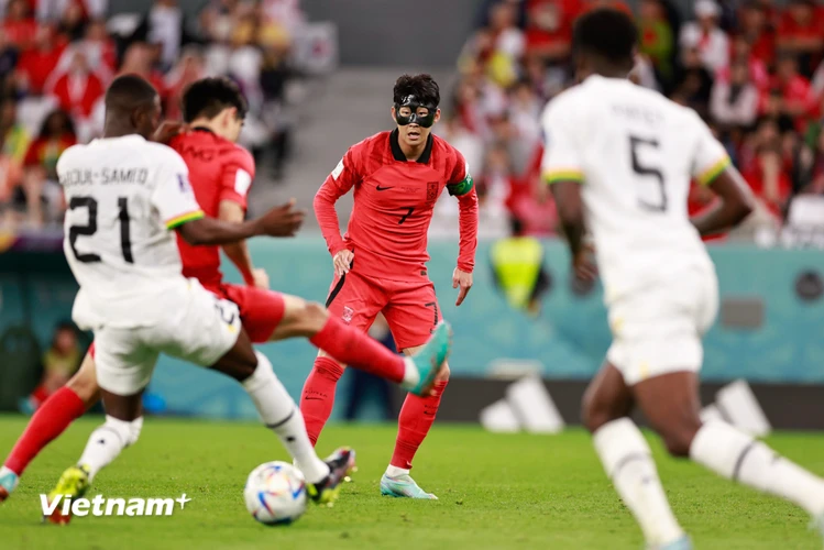 Đội tuyển Hàn Quốc đã thi đấu đầy quyết tâm những vẫn phải rời sân với hai bàn tay trắng khi để thua 2-3 đầy kịch tính trước Ghana ở lượt trận thứ 2 bảng H World Cup 2022. (Ảnh: Hải An/Vietnam+)