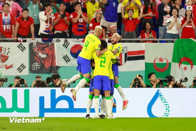 Tấn công áp đảo ngay từ phút đầu, Brazil hoàn toàn làm chủ thế trận và liên tiếp ghi bàn vào lưới tuyển Hàn Quốc trong trận đấu vòng 1/8 World Cup 2022 ở Doha, Qatar ngày 5/12. (Ảnh: Hải An/Vietnam+)