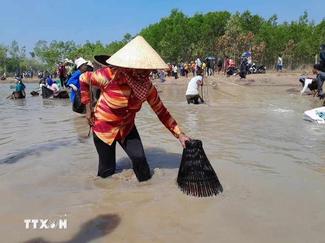 Ngày 17/3, tại xã Lộc Khánh (huyện biên giới Lộc Ninh, tỉnh Bình Phước) diễn ra lễ hội Phá Bàu dân tộc Khmer. Đây là lễ hội được Bộ Văn hóa, Thể thao và Du lịch công nhận là Di sản văn hóa phi vật thể quốc gia năm 2019. (Ảnh: K GỬIH/TTXVN)