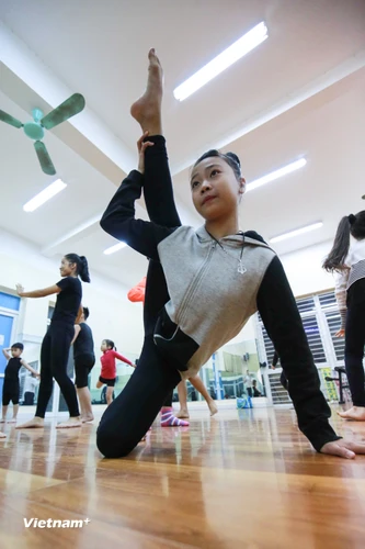 Lớp học nhảy của các vũ công nhí thuộc câu lạc bộ PRO Dance của Chu Quỳnh Trang và trưởng nhóm nhảy Big Toe Nguyễn Viết Thành. (Ảnh: Minh Sơn/Vietnam+)