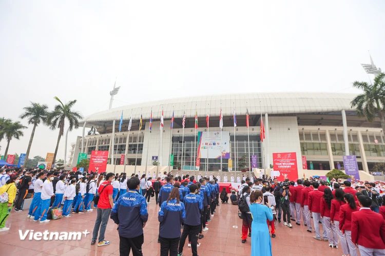 Sáng 11/5, lễ thượng cờ các đoàn thể thao tham dự SEA Games 31 đã được diễn ra tại khu vực khán đài B, Khu Liên hợp thể thao quốc gia Mỹ Đình, Hà Nội. (Ảnh: Minh Sơn/Vietnam+)