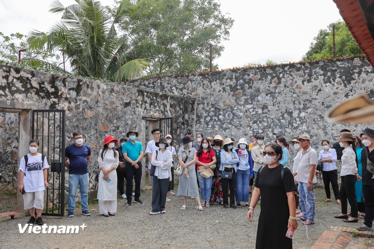 Ngày 24-26/6, Báo Điện tử VietnamPlus đã tổ chức chuyến 'Về Nguồn' tại Côn Đảo, nơi có những di tích lịch sử ghi dấu tội ác của kẻ xâm lược và sự bất khuất, kiên cường của hàng vạn chiến sỹ cách mạng. (Ảnh: Hoài Nam/Vietnam+)