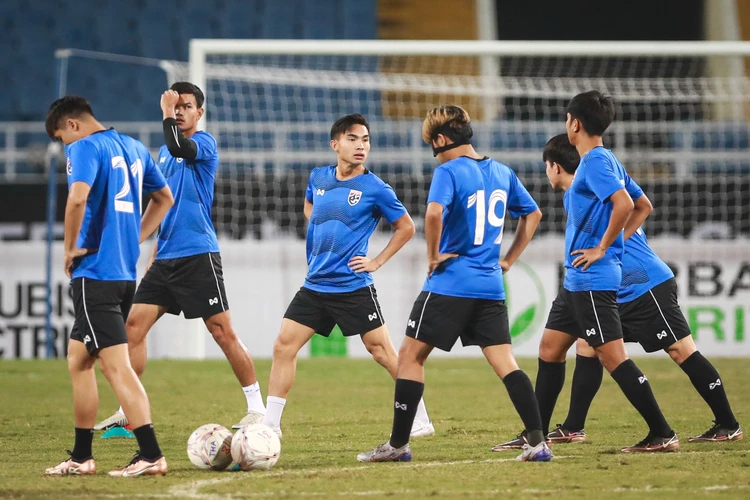 Đội tuyển Thái Lan tập luyện trên sân Mỹ Đình vào chiều nay (12/1) nhằm làm quen sân thi đấu chính thức trước khi bước vào trận chung kết AFF Cup 2022 với đội tuyển Việt Nam. 
