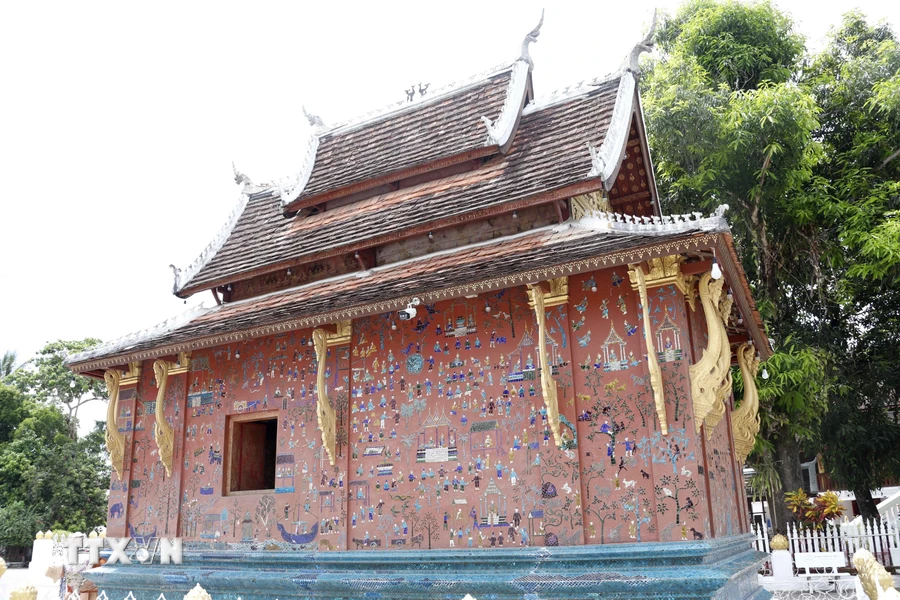 Ngôi miếu nhỏ trong khuôn viên Chùa Wat Xiengthong. (Ảnh: Phạm Kiên/TTXVN)
