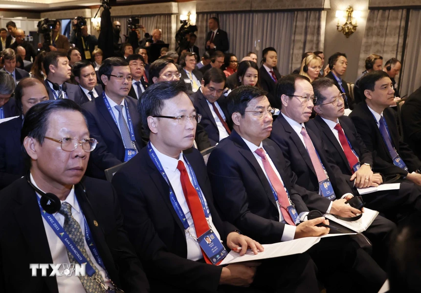 Các thành viên Đoàn đại biểu Việt Nam tại Hội đồng Quan hệ Đối ngoại Hoa Kỳ. (Ảnh: Thống Nhất /TTXVN)