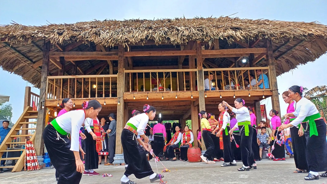 Đây là nơi tái hiện trò chơi dân gian truyền thống của các dân tộc người thiểu số Phú Thọ. (Ảnh: Nhật Lam/Vietnam+)
