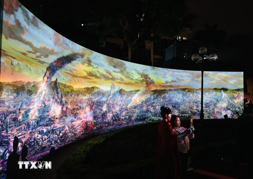 Bức tranh Chiến thắng Điện Biên Phủ được trình chiếu bằng công nghệ 3D. (Ảnh: Trần Việt/TTXVN)