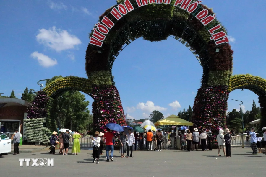 Điểm du lịch Vườn hoa thành phố Đà Lạt đông du khách tới tham quan trong kỳ nghỉ lễ. (Ảnh: Chu Quốc Hùng/TTXVN)