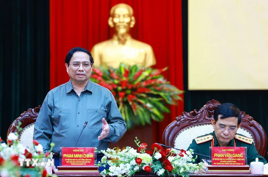 Thủ tướng Phạm Minh Chính phát biểu tại buổi làm việc với Tập đoàn Công nghiệp-Viễn thông Quân đội (Viettel). (Ảnh: Dương Giang/TTXVN)