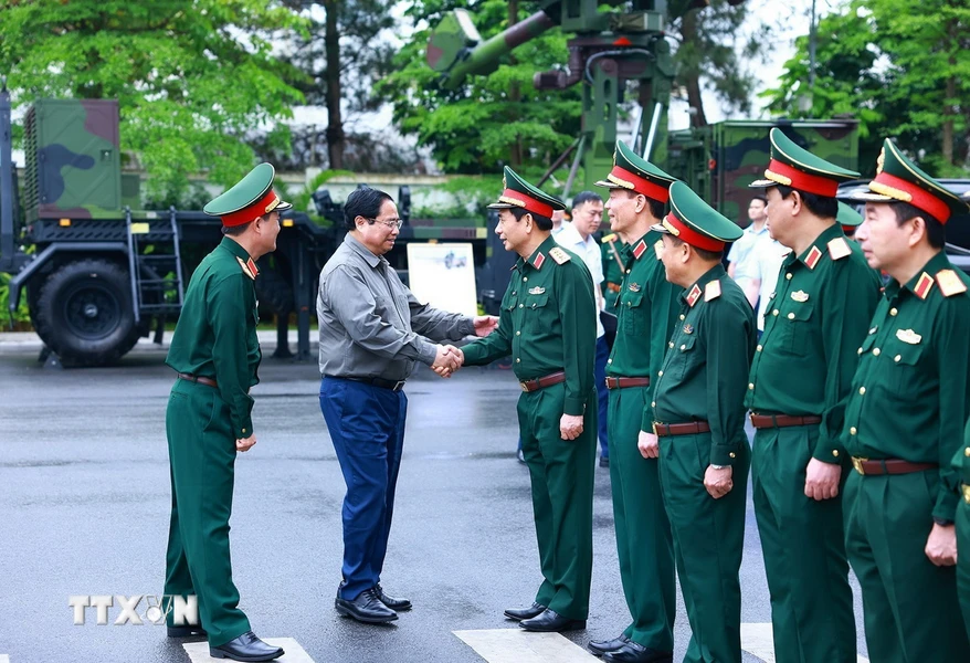 Thủ tướng Phạm Minh Chính thăm và làm việc với Tập đoàn Công nghiệp-Viễn thông Quân đội (Viettel). (Ảnh: Dương Giang/TTXVN)