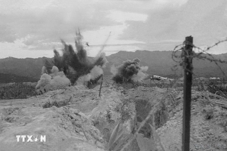 Ngày 22/4/1954, quân ta bất ngờ tấn công vị trí 206 và tiêu diệt hoàn toàn vị trí này, đây là vị trí cuối cùng ở phía Tây sân bay Mường Thanh. (Ảnh: Tư liệu TTXVN)