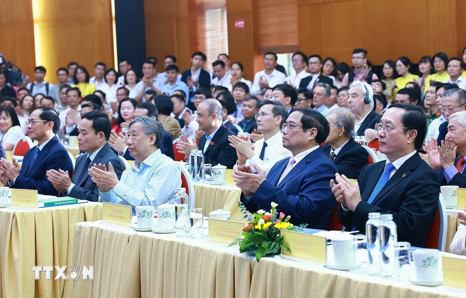 Thủ tướng Phạm Minh Chính và các đại biểu tham dự buổi lễ. (Ảnh: Dương Giang/TTXVN)