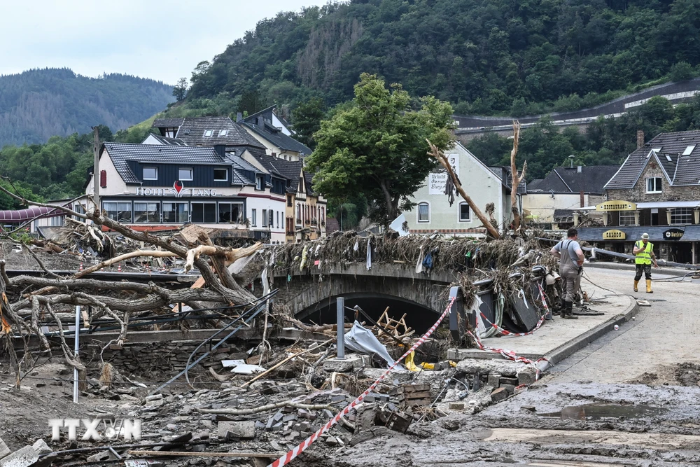 Cảnh tan hoang sau mưa lũ tại Rhineland-Palatinate, Đức ngày 19/7/2021. (Ảnh: AFP/TTXVN) 