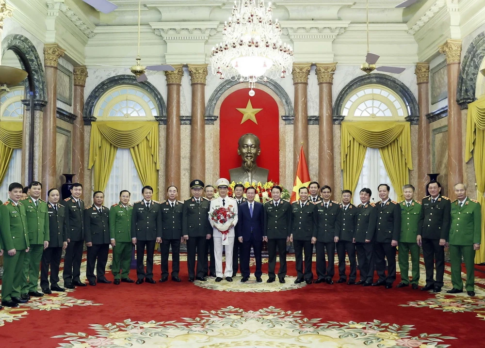 Chủ tịch nước Võ Văn Thưởng trao quyết định thăng cấp  bậc hàm Thượng tướng Công an nhân dân- Ảnh 7.