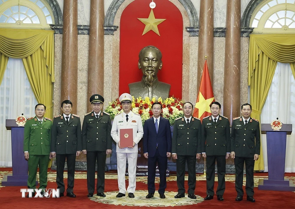 Chủ tịch nước Võ Văn Thưởng trao quyết định thăng cấp  bậc hàm Thượng tướng Công an nhân dân- Ảnh 6.