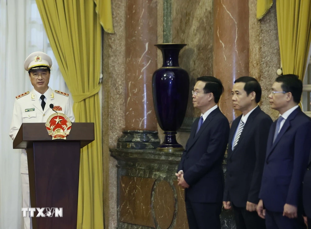 Chủ tịch nước Võ Văn Thưởng trao quyết định thăng cấp  bậc hàm Thượng tướng Công an nhân dân- Ảnh 4.