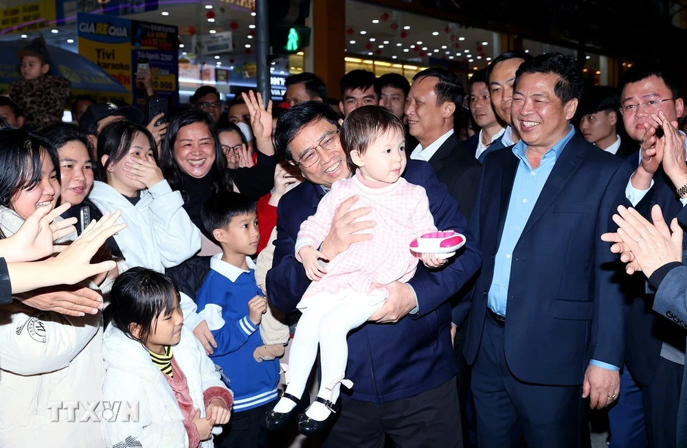 Thủ tướng đón Năm mới 2024 cùng nhân dân các dân tộc tỉnh Cao Bằng- Ảnh 3.