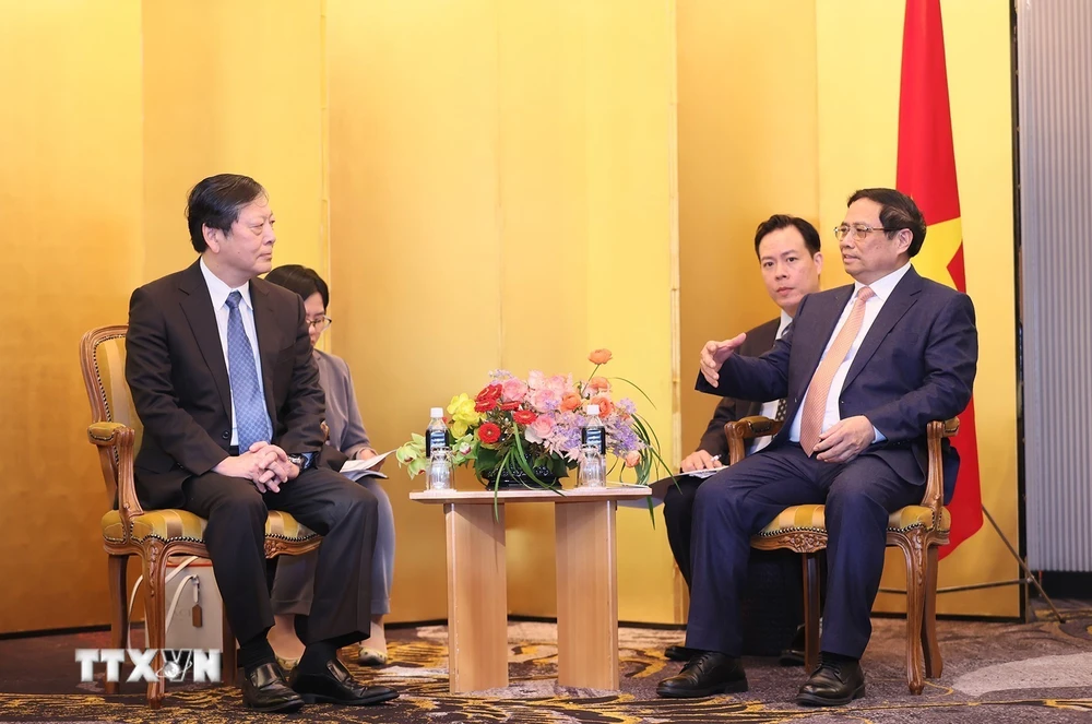 Thủ tướng tiếp &ocirc;ng Susumu Nibuya, Ph&oacute; Chủ tịch C&ocirc;ng ty Idemitsu. (Ảnh: Dương Giang/TTXVN)