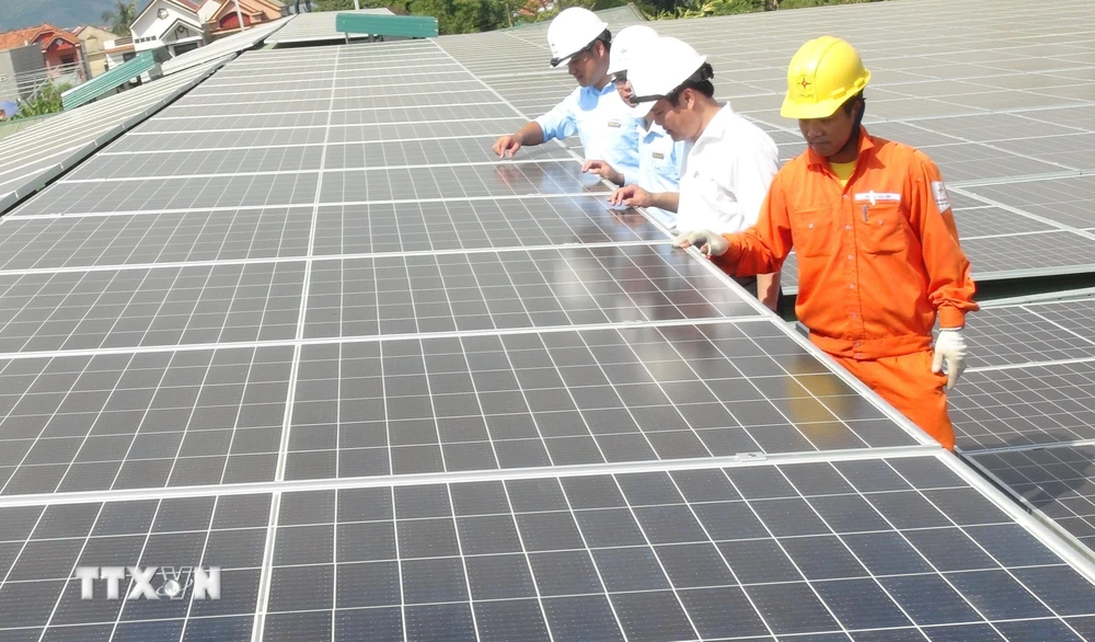 Công trình điện Mặt Trời mái nhà lớn nhất tỉnh Quảng Bình đi vào đóng điện vận hành ngày 28/7. (Ảnh: Đức Thọ/TTXVN)