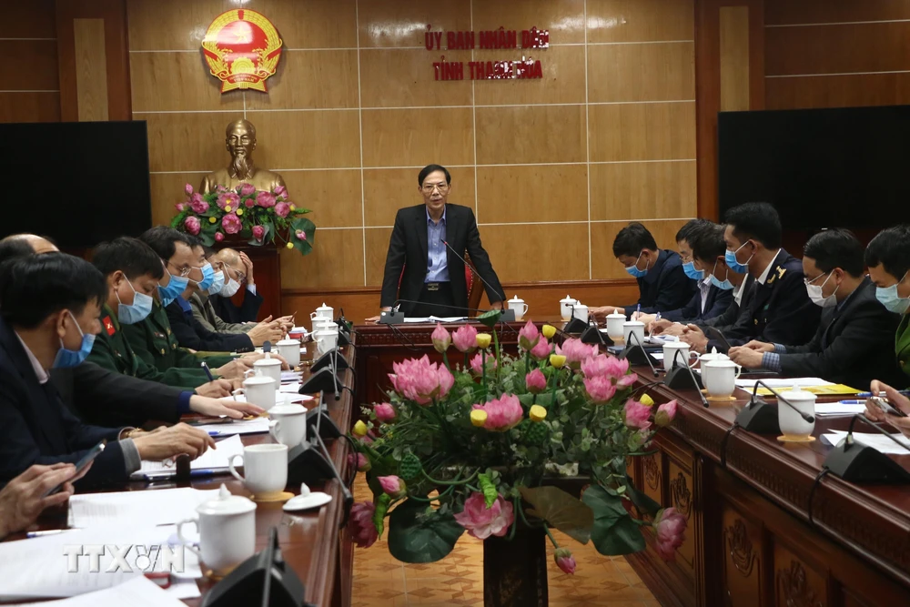 Phó Chủ tịch UBND tỉnh Thanh Hoá Đầu Thanh Tùng yêu cầu các địa phương, sở ngành trong tỉnh thực hiện quyết liệt, hiệu quả các biện pháp phòng chống dịch COVID-19. (Ảnh: Hoa Mai/TTXVN)