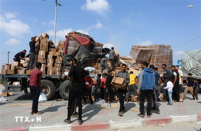 LHQ: Israel sẽ không giới hạn số lượng xe cứu trợ vào Dải Gaza- Ảnh 1.