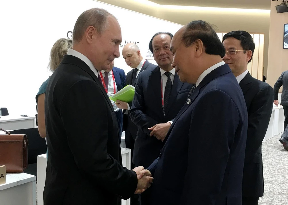 Thủ tướng Nguyễn Xuân Phúc gặp Tổng thống Nga Vladimir Putin. (Ảnh: TTXVN) 