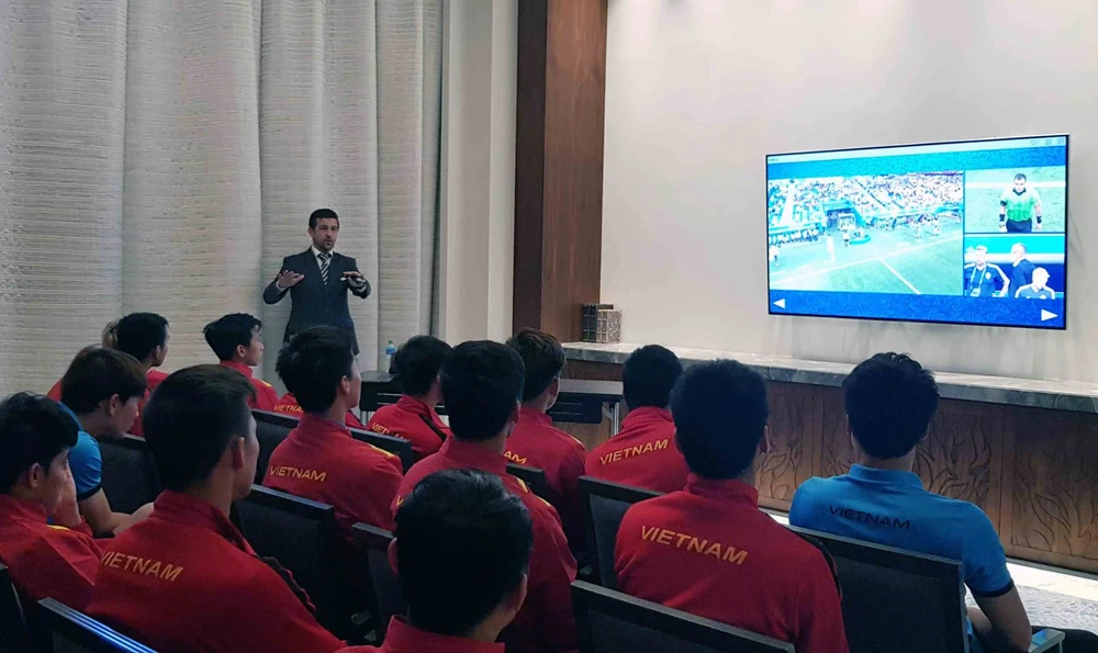 Tuyển Việt Nam trải nghiệm công nghệ VAR trước trận gặp Nhật Bản