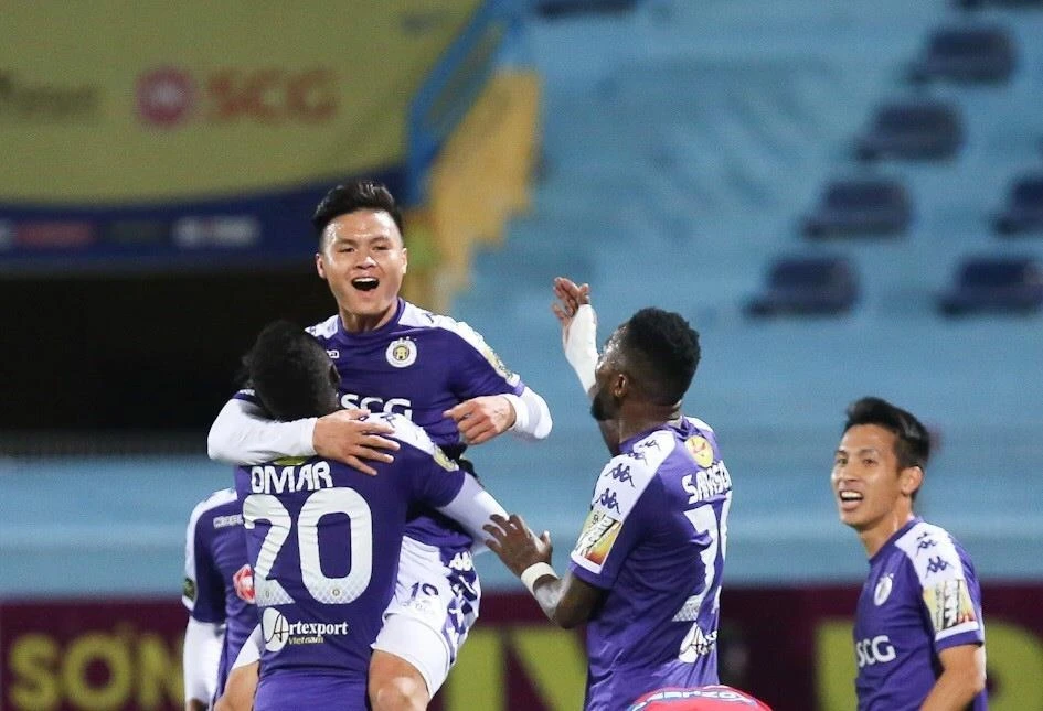 Hà Nội FC ăn mừng ở chiến thắng trước Than Quảng Ninh. (Ảnh: Trọng Đạt/TTXVN)