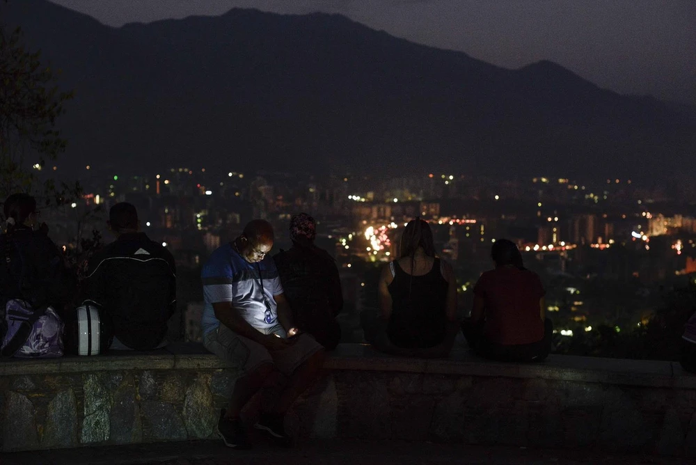 Cảnh mất điện tại Caracas, Venezuela, ngày 9/3/2019. (Ảnh: AFP/TTXVN)