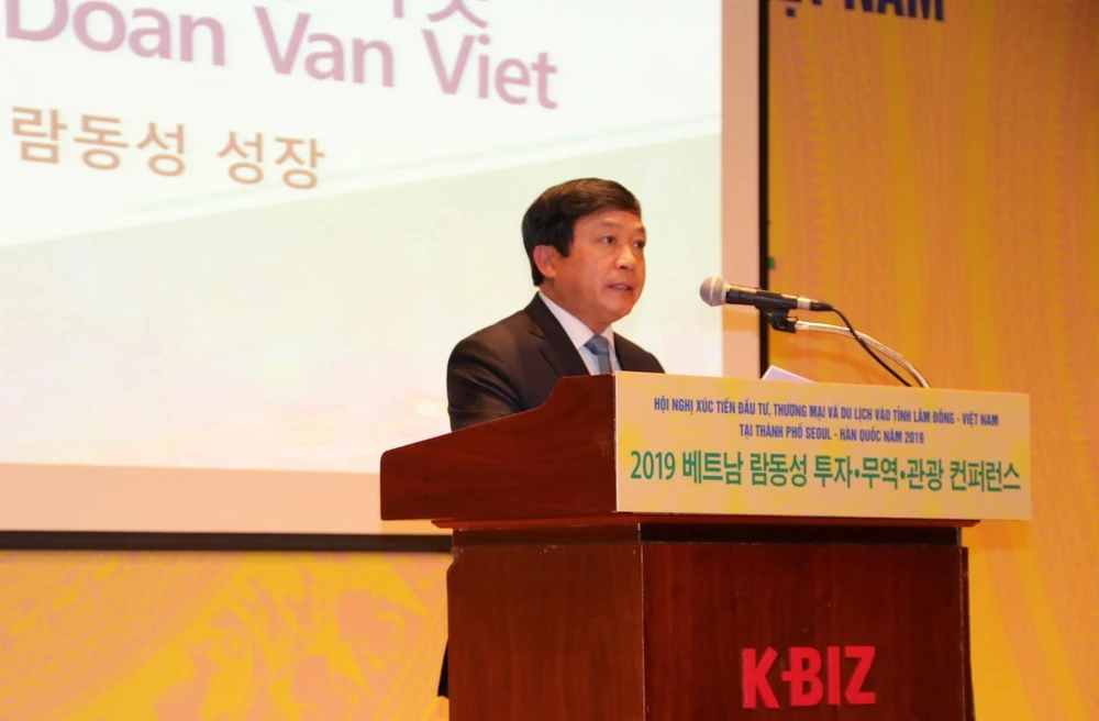 Chủ tịch tỉnh Lâm Đồng Đoàn Văn Việt phát biểu khai mạc cuộc hội thảo. (Ảnh: Mạnh Hùng/TTXVN)