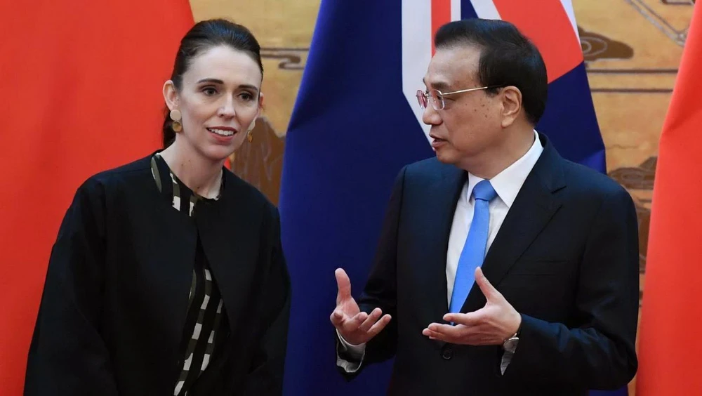 Thủ tướng New Zealand Jacinda Ardern và Thủ tướng Trung Quốc Lý Khắc Cường. (Nguồn: Stuff.co.nz)