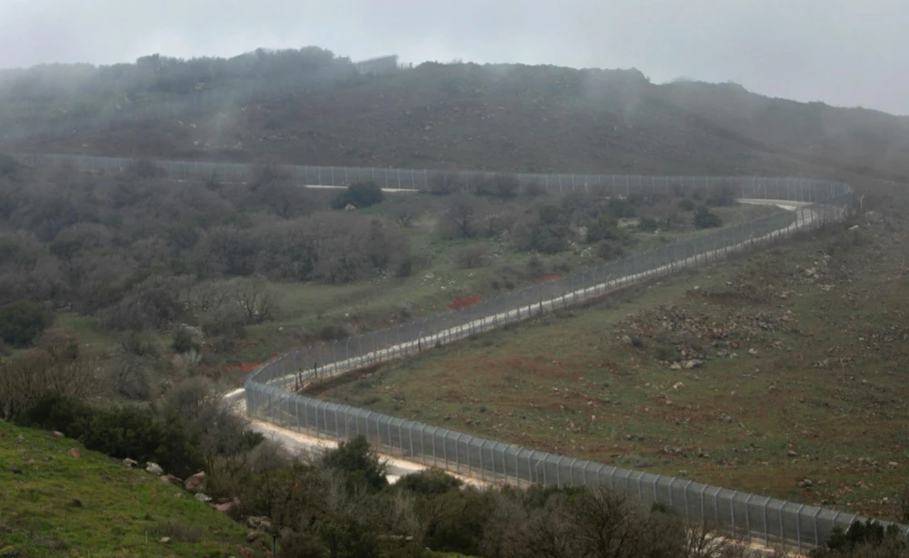Hàng rào ngăn cách khu vực Cao nguyên Golan do Israel chiếm đóng, gần thị trấn Majdal Shams, với Syria, ngày 25/3/2019. (Nguồn: Tablet Magazine)