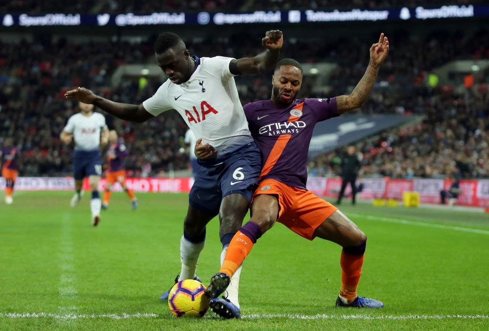 Sterling (áo tím) liệu có giúp Man City ngược dòng trước Tottenham? (Nguồn: Getty Images)