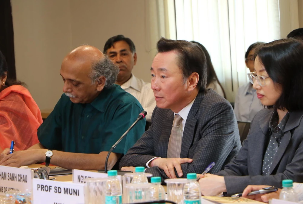 Đại sứ Việt Nam tại Ấn Độ Phạm Sanh Châu phát biểu tại hội thảo. (Ảnh: Huy Lê/Vietnam+)