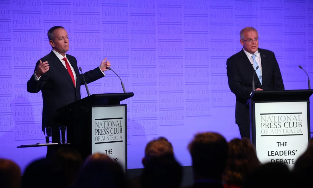 Thủ tướng Australia Scott Morrison và lãnh đạo đối lập Bill Shorten tranh luận. (Nguồn: The Guardian)