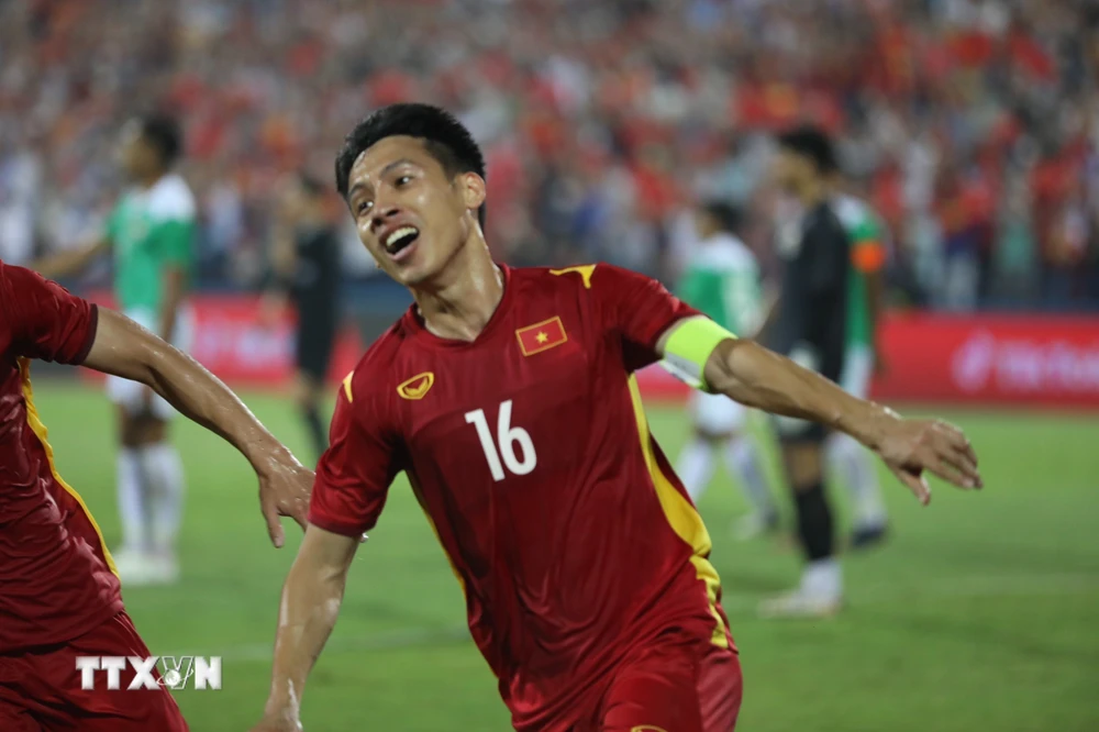 Hùng Dũng, Tiến Linh và Văn Đô lập công giúp U23 Việt Nam đánh bại U23 Indonesia. (Ảnh: TTXVN) 