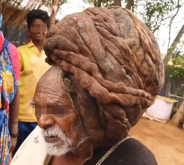"Dị nhân" Ấn Độ với mái tóc dài tới 7,3 mét