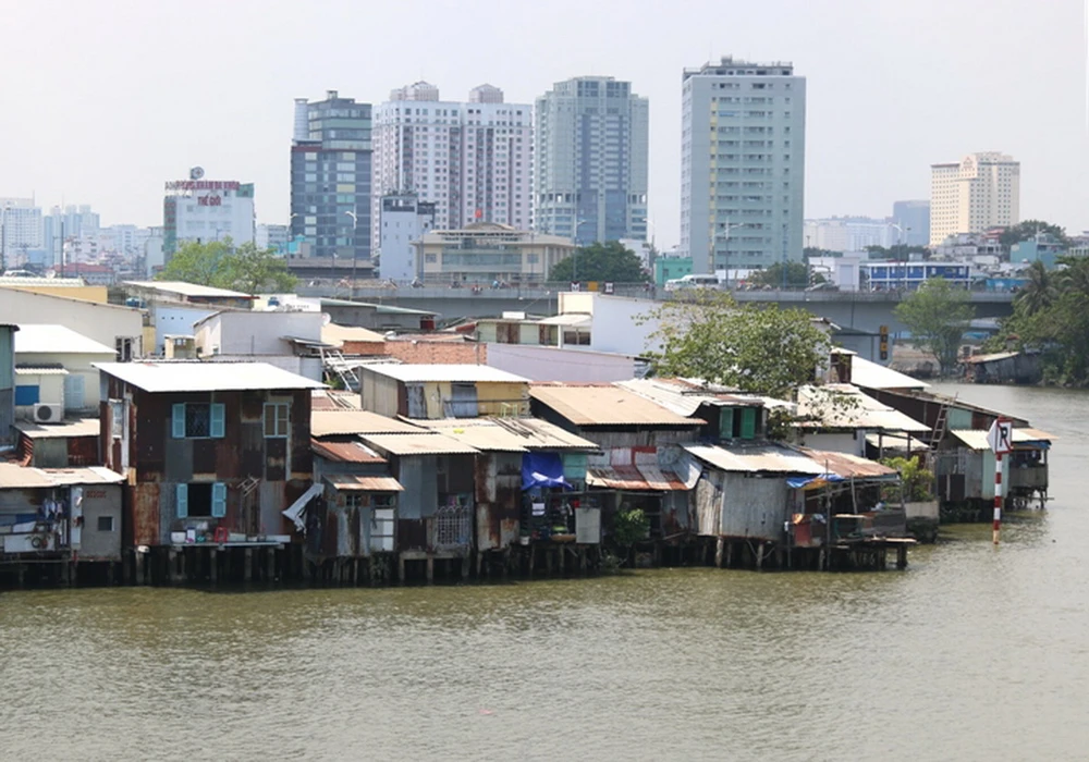 Một khu nhà ở ven kênh rạch ở Thành phố Hồ Chí Minh. (Nguồn: VGP/Nam Đàn)