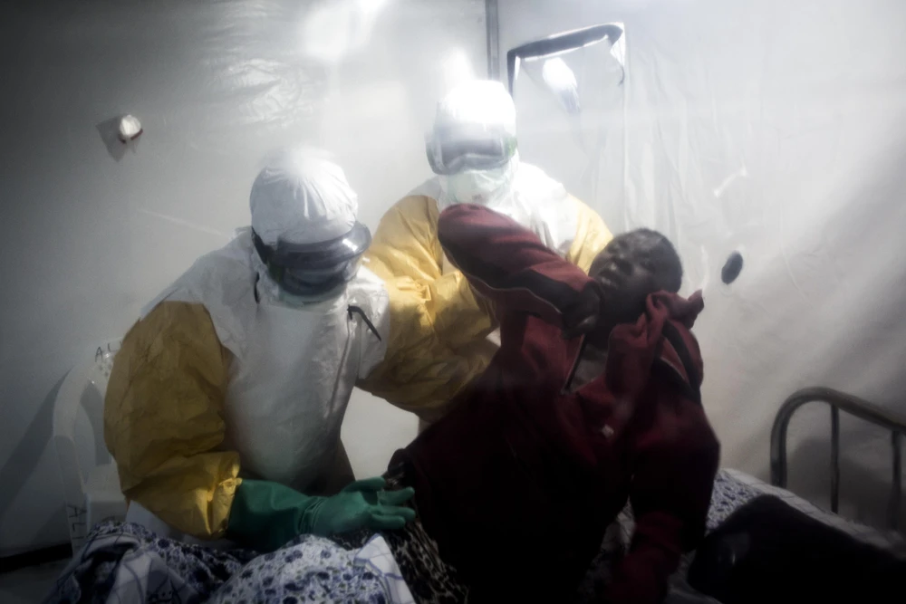 Một bệnh nhân nhiễm Ebola tại CHDC Congo. (Ảnh: AFP/TTXVN)