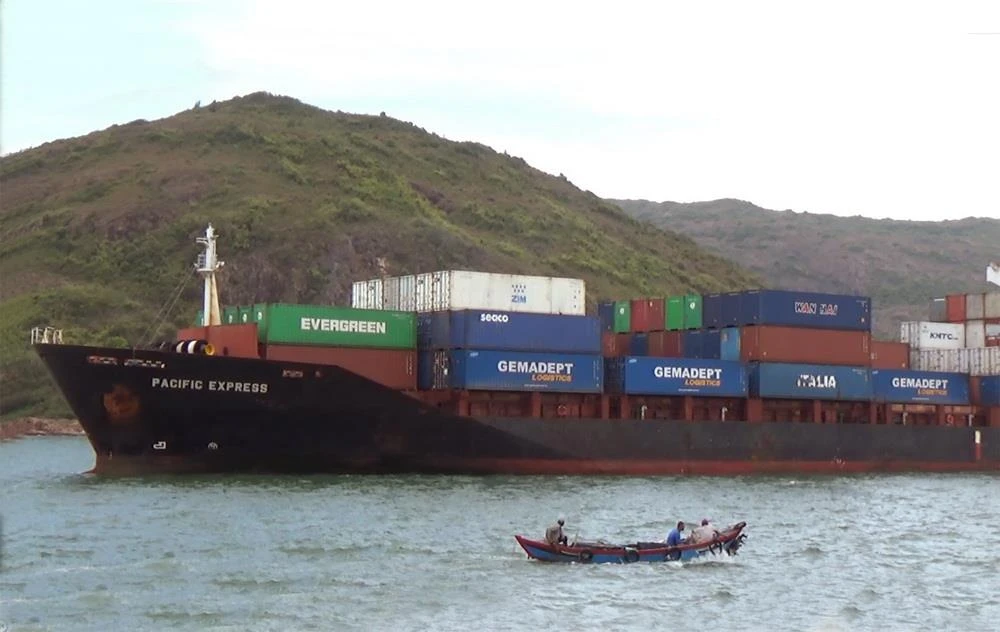 Tàu biển Pacific Express Sai Gon đã đâm chìm tàu cá của ngư dân Phú Yên hôm 10/4. (Ảnh: Nguyên Linh/TTXVN)