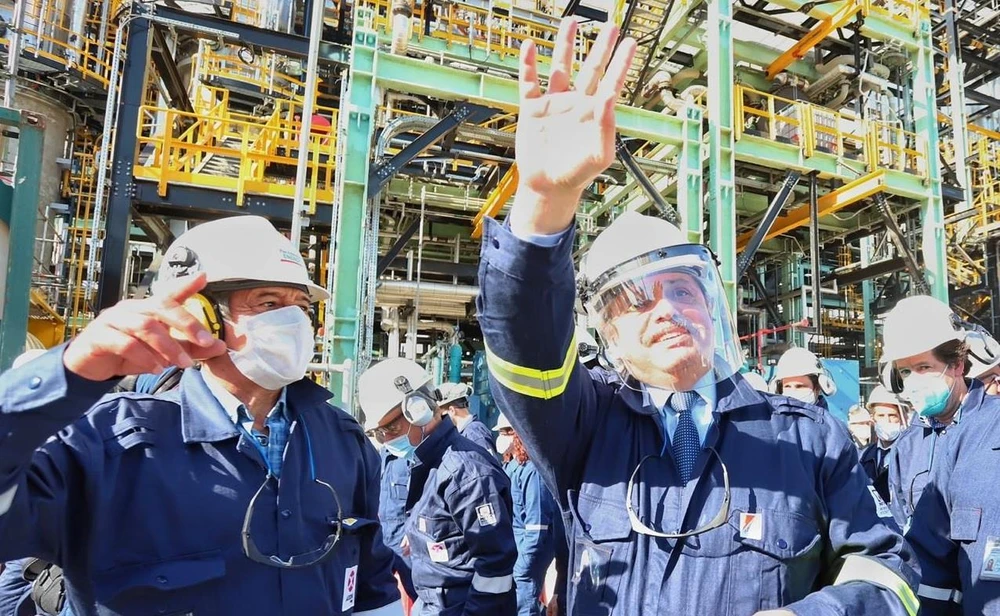 Tổng thống Argentina Alberto Fernández tham dự lễ khánh thành nhà máy lọc dầu diesel. (Nguồn: diariolaprovinciasj.com)