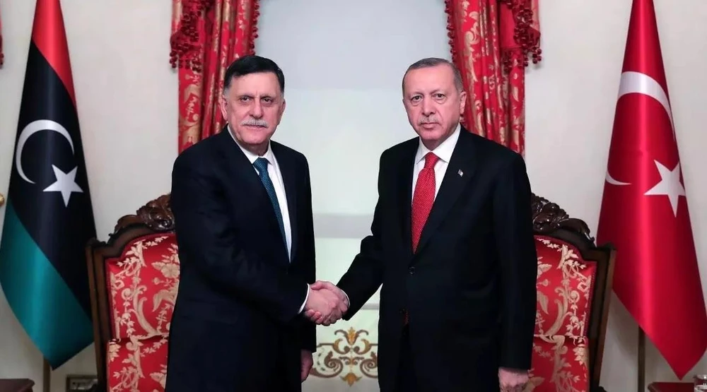 Thủ tướng Chính phủ Đoàn kết Dân tộc Libya (GNA) Fayez Serraj (trái) tiếp Ngoại trưởng Thổ Nhĩ Kỳ Mevlut Cavusoglu. (Nguồn: Reuters)