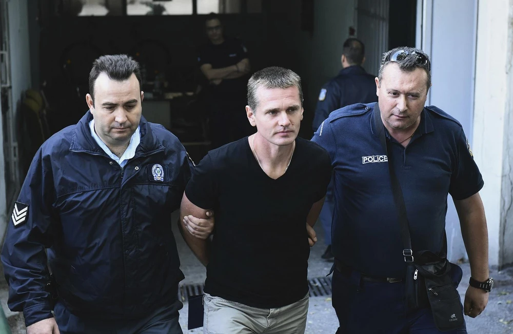 Alexander Vinnik bị cảnh sát Hy Lạp bắt giữ năm 2017. (Nguồn: AP)