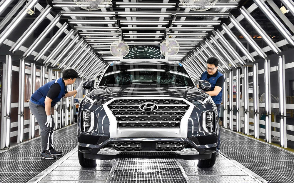 Nhân viên kiểm tra xe trước khi xuất xưởng tại nhà máy của Hyundai ở Ulsan, Hàn Quốc. (Nguồn: automotivemanufacturingsolutions.com)